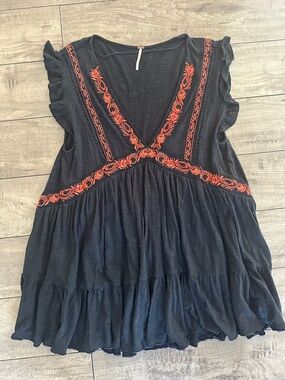 EUC Free People black/embroidered dress size small